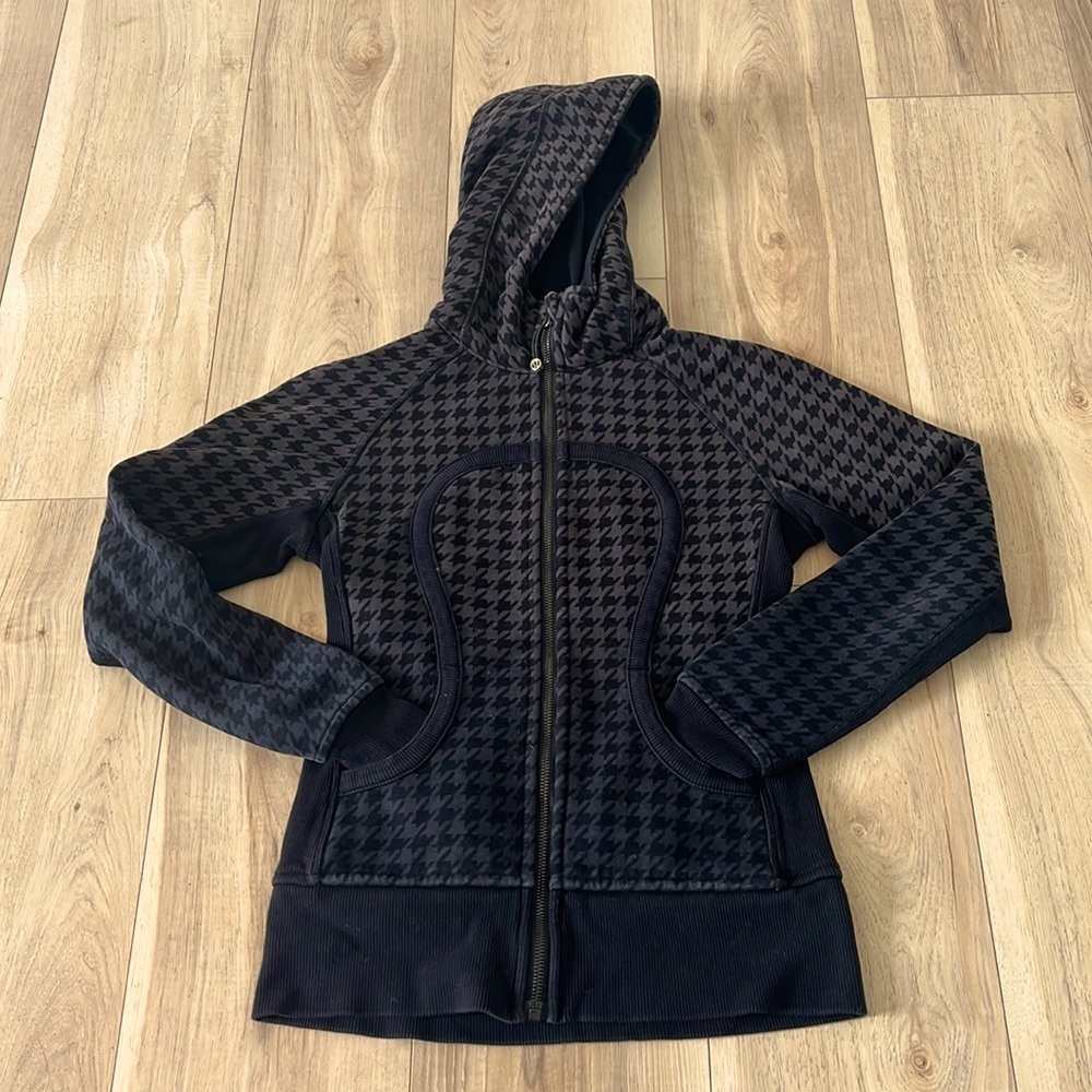 Lululemon scuba hoodie size 4